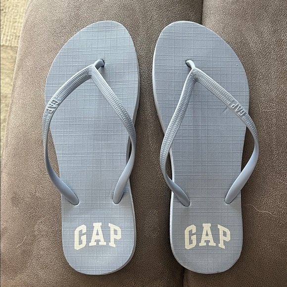 GAP Sky Blue Flip Flops - Picture 1 of 4